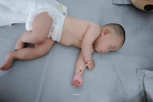 宣威六个月宝宝眼睛散光 宣威六个月宝宝眼睛散光